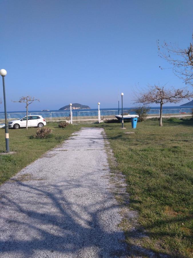 Ferienwohnung Aegean Seabreeze Nea Iraklitsa Exterior foto